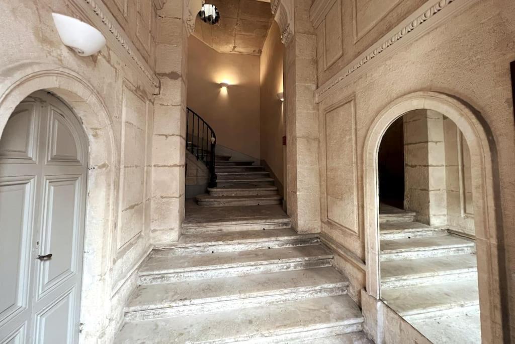 Le Vieux Sextier - Ac Clim - Lumineux - Wifi - Hypercentre Apartment Avignon Luaran gambar